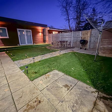 Stunning Studio Garden House - Free Wifi & Parking Hendon Bagian luar foto