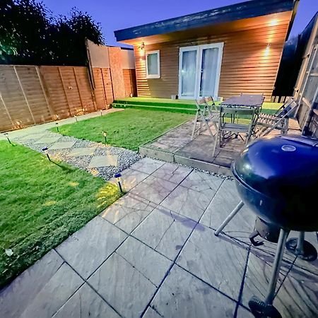 Stunning Studio Garden House - Free Wifi & Parking Hendon Bagian luar foto