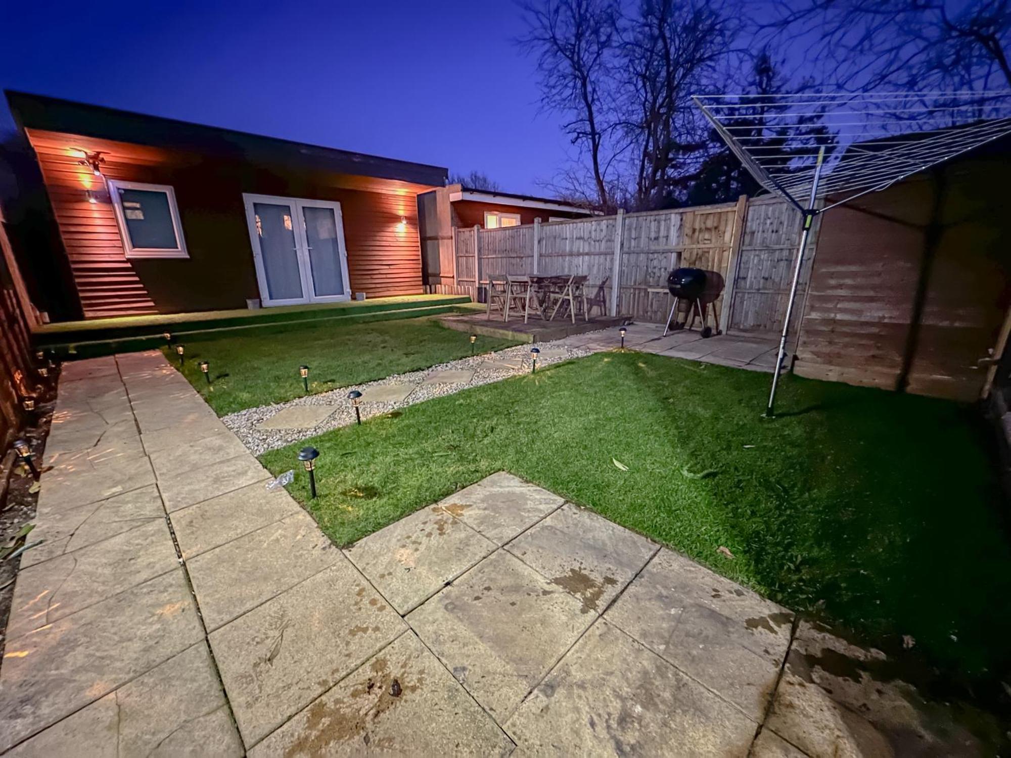 Stunning Studio Garden House - Free Wifi & Parking Hendon Bagian luar foto