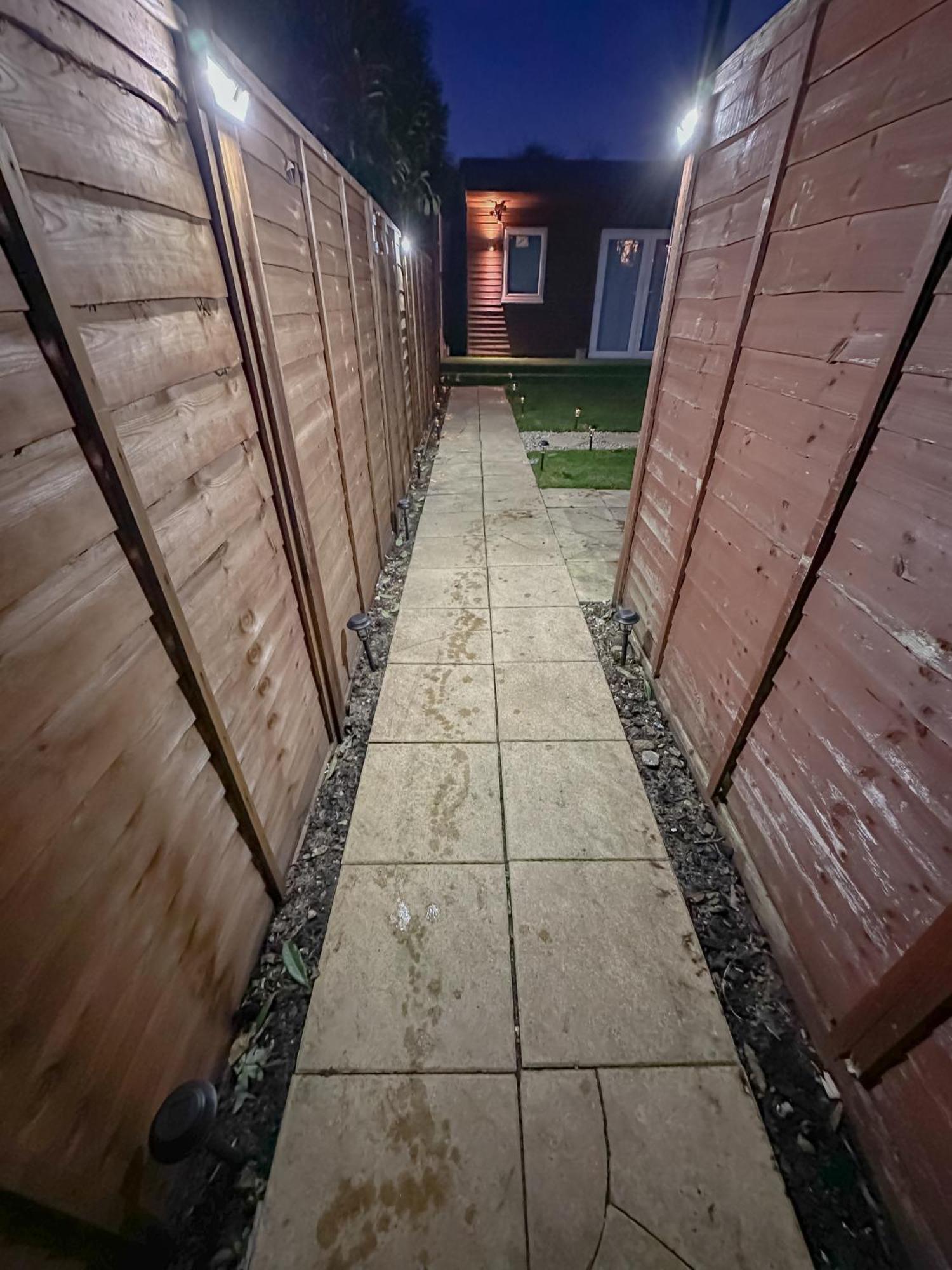 Stunning Studio Garden House - Free Wifi & Parking Hendon Bagian luar foto
