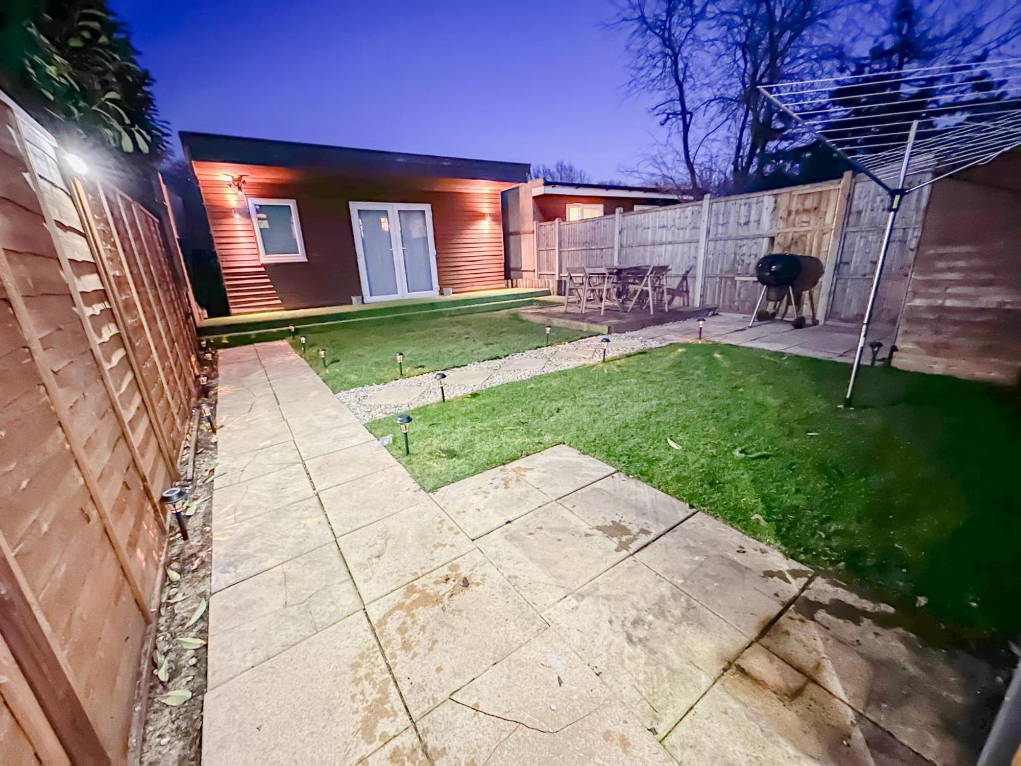 Stunning Studio Garden House - Free Wifi & Parking Hendon Bagian luar foto